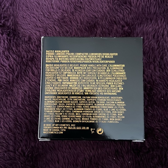 MAC Dazzle Highlighter - Picture 2 of 4